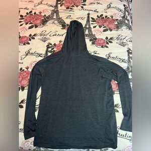 Spyder active wear Men’s long sleeve pullover with hood. XL